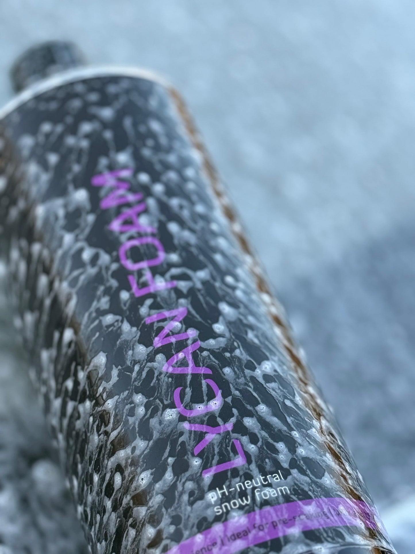 Lycan Auto Care snow foam bottle with pH-neutral formula for effective car cleaning