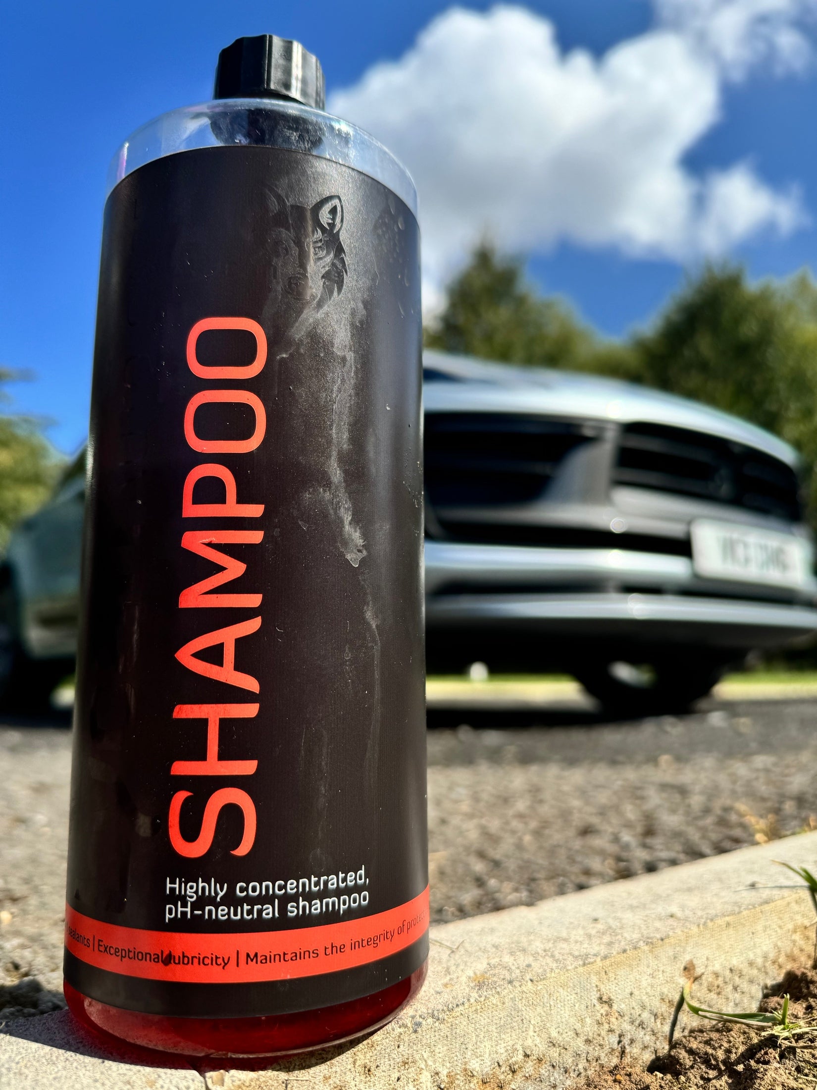 Lycan car shampoo in a clear bottle, designed for highly concentrated, pH-neutral car cleaning