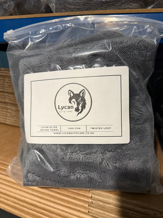 Lycan Ultra Drying Towel packed in a transparent bag, ideal for effective drying and detailing