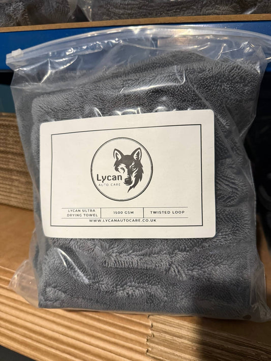 Lycan Ultra Drying Towel packed in a transparent bag, ideal for effective drying and detailing